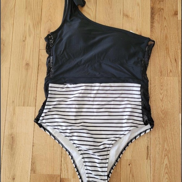 Source Unknown Other - Source Unknown Black and White Striped One Shoulder Swimsuit